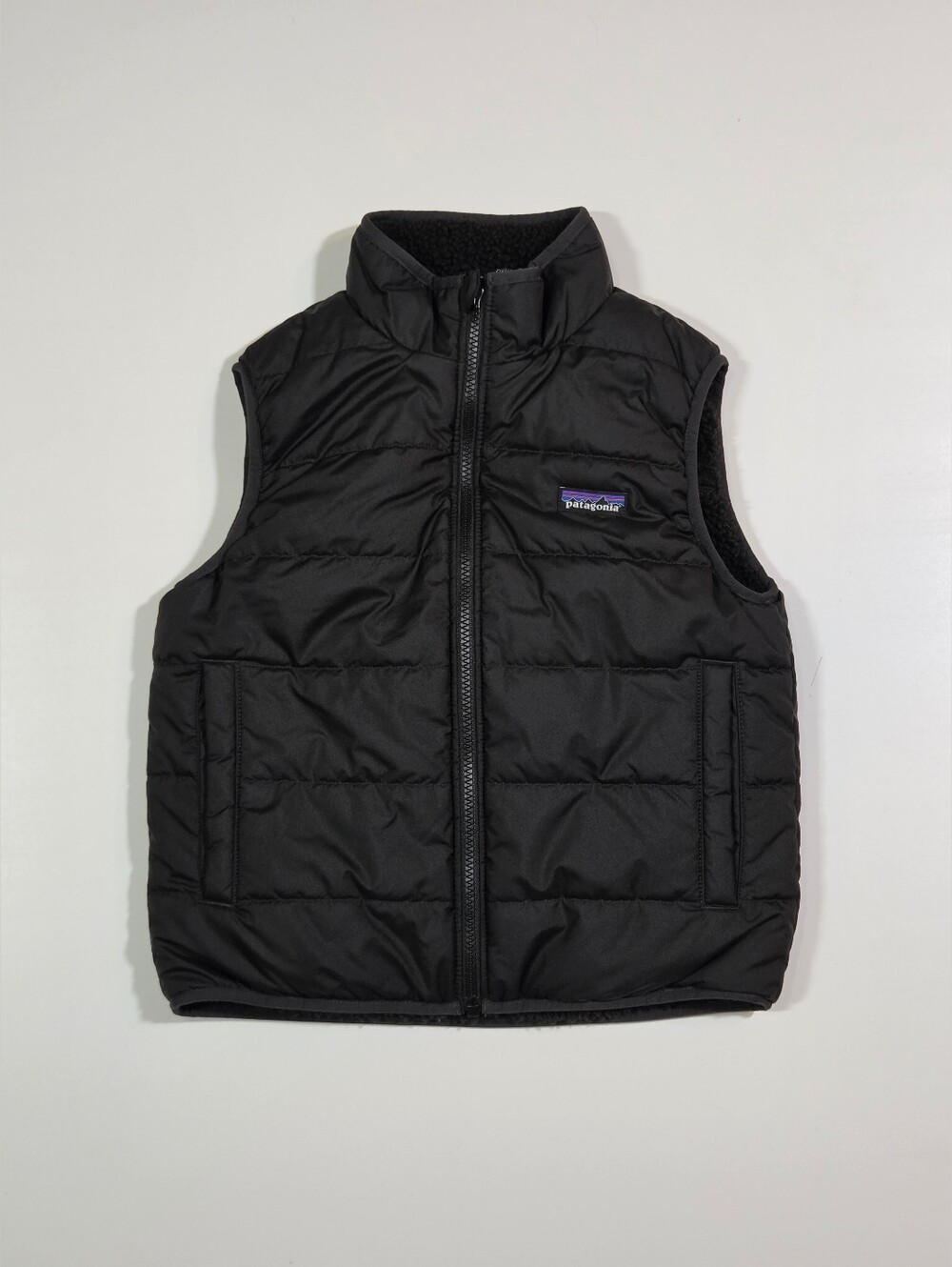 Patagonia Boys Black Reversible Puffer Fleece Vest Size Medium 10 Outdoor Hiking